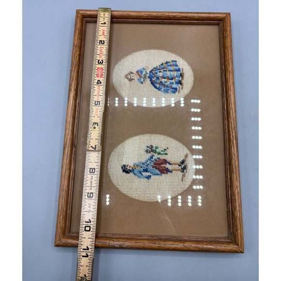Vtg Framed Needlepoint Victorian Couple Oval Mats Oak‎ Frame - Picture 6 of 6